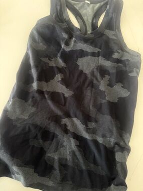 Athleta Black and Gray Camo Racerback Tank Top